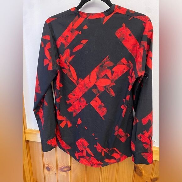 Karl Lagerfeld Black & Red Floral Button Down Blouse Sz XS - Picture 3 of 4